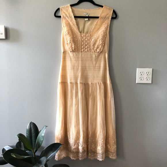 Anthropologie Dresses & Skirts - Anthropologie Odille Peach Lace Dress